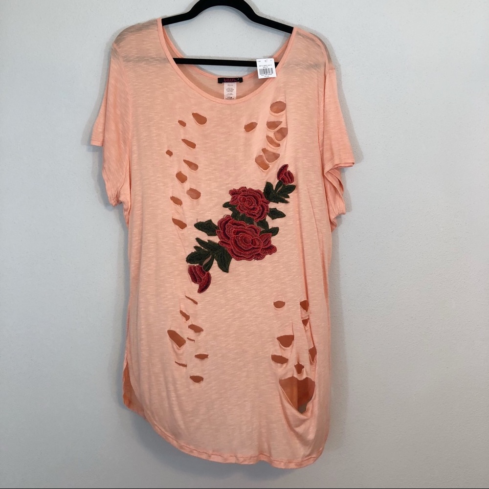 Blush peach distressed rose patch top NEW size 1X